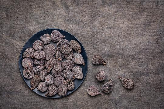 dried mission figs on black plate
