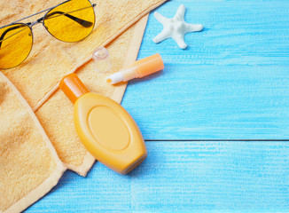 sunbath accessories or sunblock set.