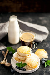 Dietary cheesecakes with berries