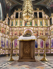 Fototapeta na wymiar Russia, Ryazan 8 Feb 2019 - Interior of the Orthodox Church, altar, iconostasis, in natural light