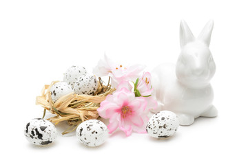 Wielkanoc jajka i ozdoby świąteczne na białym tle - obrazy, fototapety, plakaty