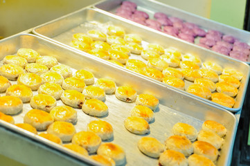 Flower cakes. Flower pastry is a traditional snack from the city of Yunnan, China. The main ingredient for flower cakes are roses.