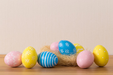Fototapeta na wymiar Easter eggs with colored eggs in nest