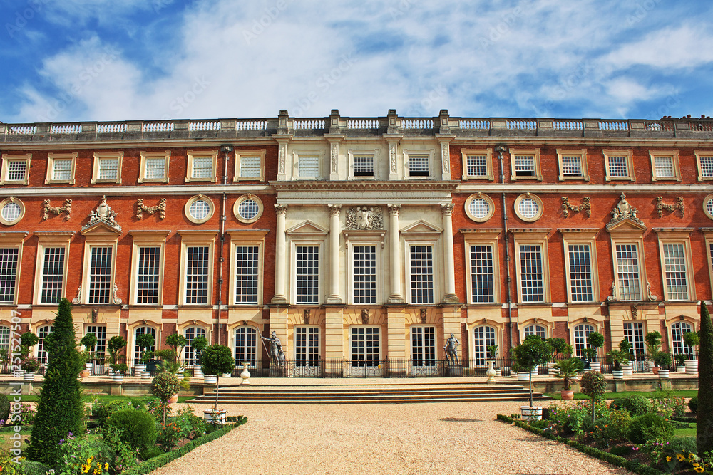 Wall mural Hampton Court, England, United Kingdom