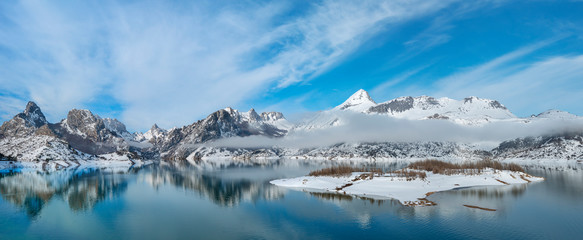 Panorama pantano de Ria&ntilde;o. Le&oacute;n.