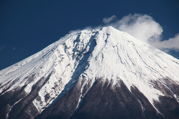 Fototapeta na wymiar 真冬の富士山のアップ