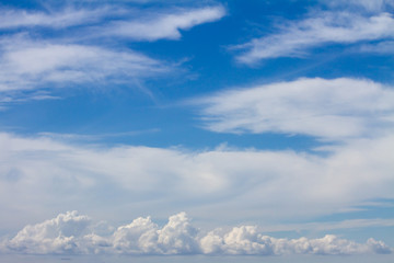 青い空と白い雲