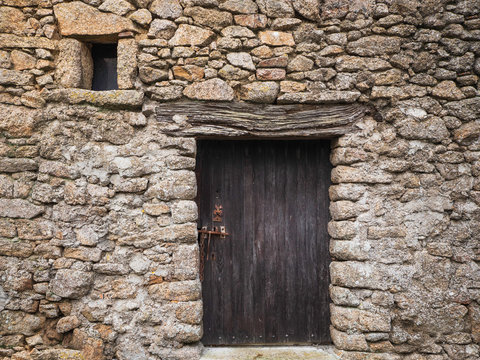 Porte et fenêtre anciennes