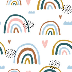 Nahtloses kindliches Muster mit handgezeichneten Regenbögen und Herzen, .Kreative skandinavische Kinderstruktur für Stoff, Verpackung, Textil, Tapete, Bekleidung. Vektor-Illustration