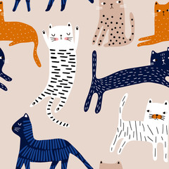 Modèle sans couture avec des chats colorés mignons. Texture enfantine créative. Idéal pour le tissu, textile Vector Illustration