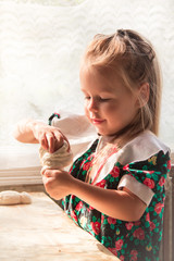  Little girl preparing the dough - 251555996
