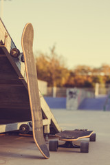sakteboard and longboard at a skatepark © aitorserra
