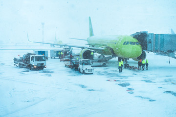 maintenance of green transport aircraft in snowy weather