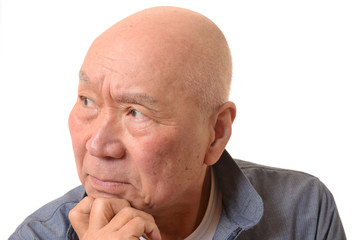 シニアの悩んだ顔