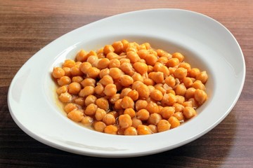 Cocido de garbanzos madrileño