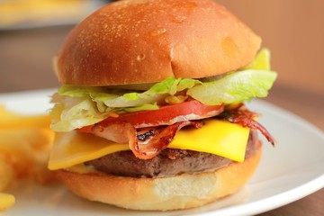 Hamburguesa ternero con bacon y queso