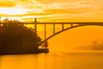 Arr&aacute;bida bridge