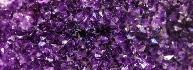 Küchenrückwand glas motiv Amethyst purple crystal. Mineral crystals in the natural environment. Texture of precious and semiprecious gemstone. © Ruslan Gilmanshin