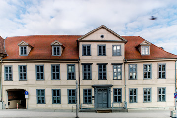 Fototapeta na wymiar Ein historisches Regierungsgebäude in der Schweriner Schlosstrasse