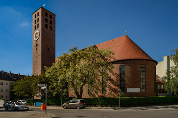 Fototapeta na wymiar Katholische St.-Joseph-Kirche in der Berliner 
