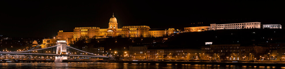 Obraz na płótnie Canvas Panoramic landscape of Budapest with the Chain Bridge, Buda Castle, Presidental Palace and the Carmelite Monastery by night