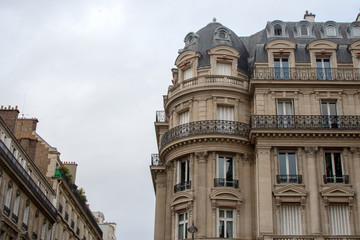 Fototapeta na wymiar Paris in winter buildings in the center of the city