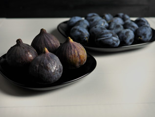 macro food photography figs and plums