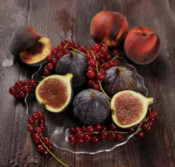 food photography figs and peach 
