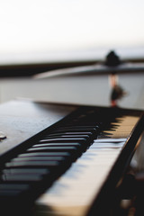 Close-up synthesizer