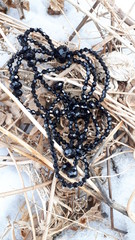 Черные бусы..