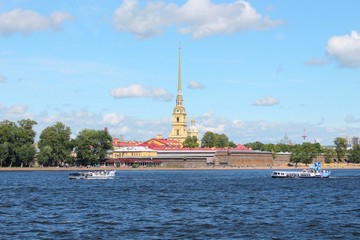 Obraz premium The symbol of St. Petersburg is the Peter and Paul Fortress.