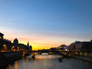 Senna e cielo al tramonto, Parigi, Francia