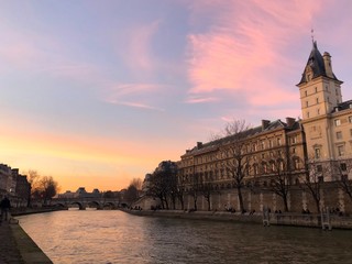 Senna e cielo rosa, Parigi, Francia
