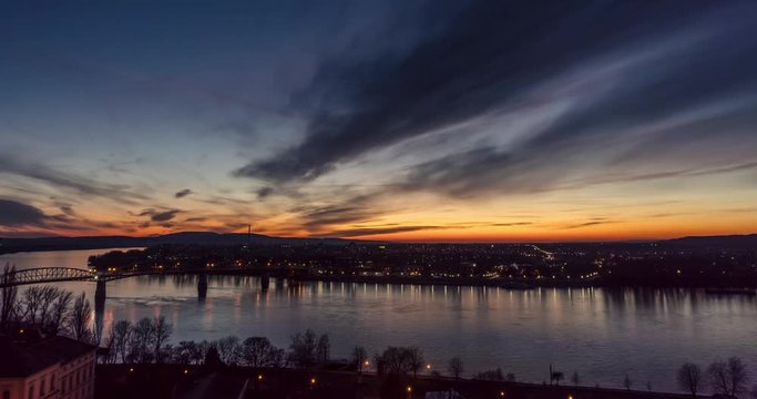 4K time lape of a sunset over P&aacute;rk&aacute;ny (Sturovo) in Esztergom, Hungary next to the river Danube