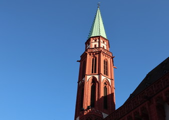 Fototapeta na wymiar Kirchturm über Frankfurt 2