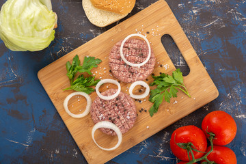 Obraz na płótnie Canvas Raw minced beef burgers