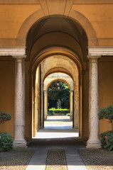 Fototapeta na wymiar Colonnade in Cremona, Italy