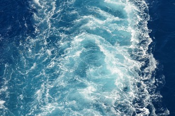 Fototapeta na wymiar foaming ocean water