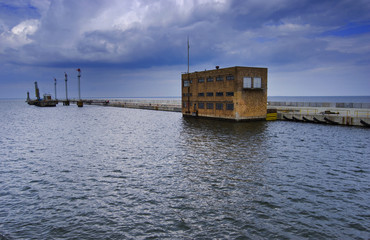 Sea and building 