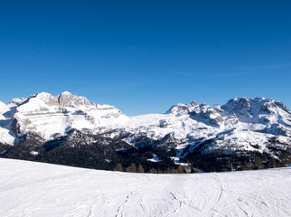 Fototapeta na wymiar Panorama sulle Dolomiti di Brenta dalle piste di Madonna di Campiglio in Trentino