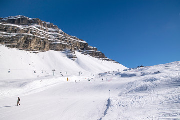 Fototapeta na wymiar Grostè piste da sci Madonna di Campiglio