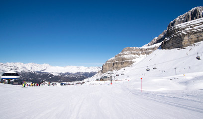 Fototapeta na wymiar Grostè piste da sci Madonna di Campiglio