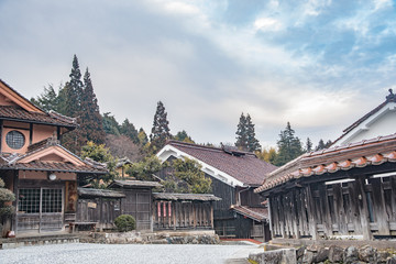 岡山県・吹屋ふるさと村、日本の伝統染料、紅殻（ベンガラ）の里