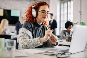 With good music it's easier to work!