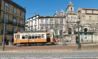 Fototapeta na wymiar Tram in Porto