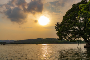 Fototapeta na wymiar West Lake sunset