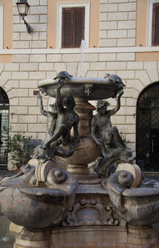 Fontana delle tartarughe a piazza Mattei, nel ghetto ebraico di Roma
