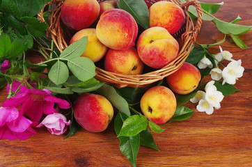 Peaches with leaves on the table.
