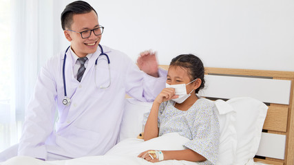 Obraz premium The doctor is treating the girl.