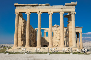 Obraz premium Athens, Greece - March 14, 2017: The Old Temple of Athena on the Acropolis of Athens, Greece.